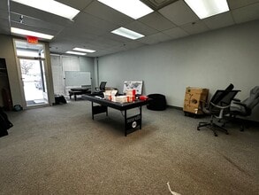 1245 34th Ave NE, Calgary, AB à louer Photo intérieure– Image 2 sur 5