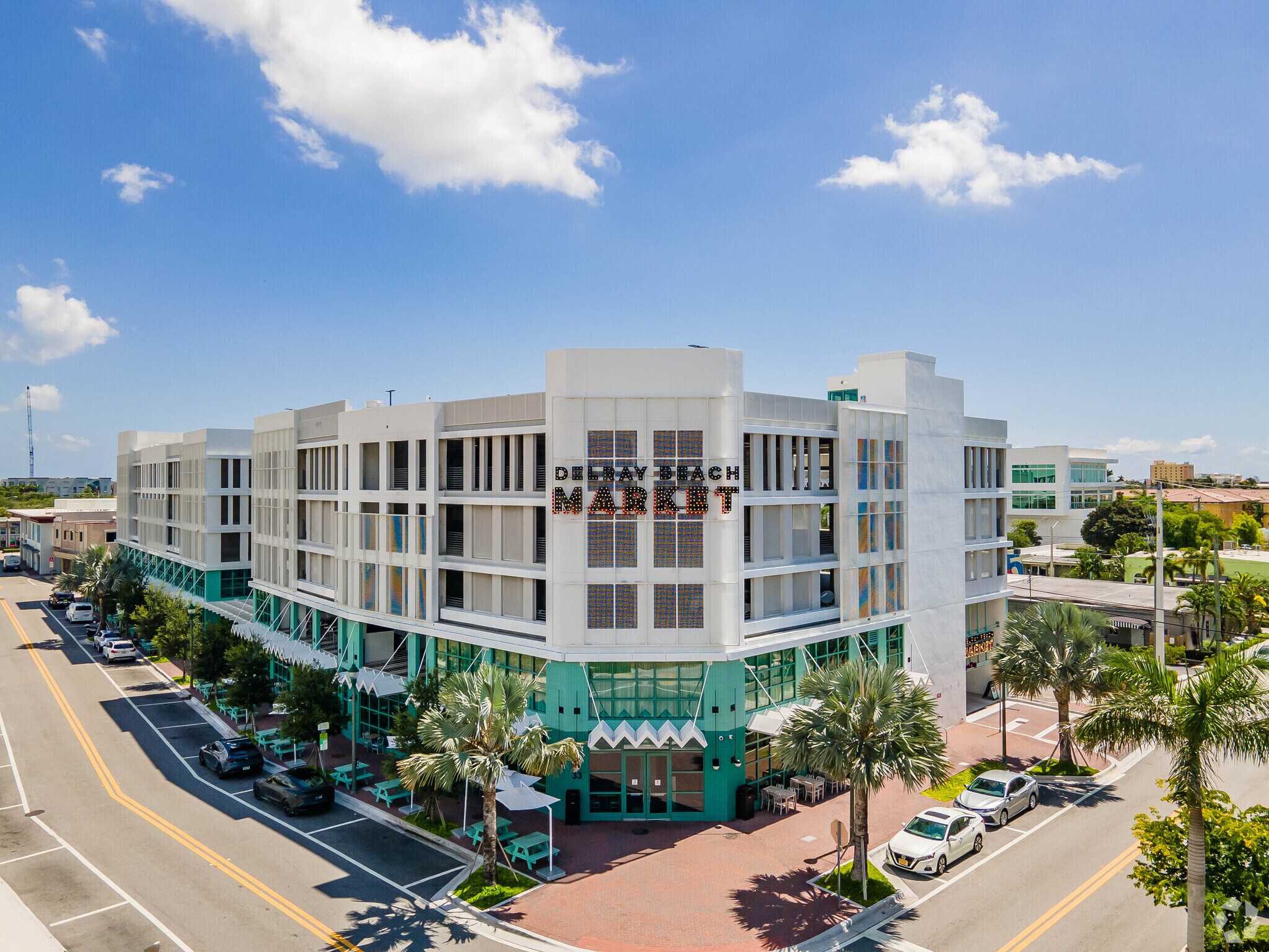 33 SE 3rd Ave, Delray Beach, FL à louer Photo principale– Image 1 sur 5