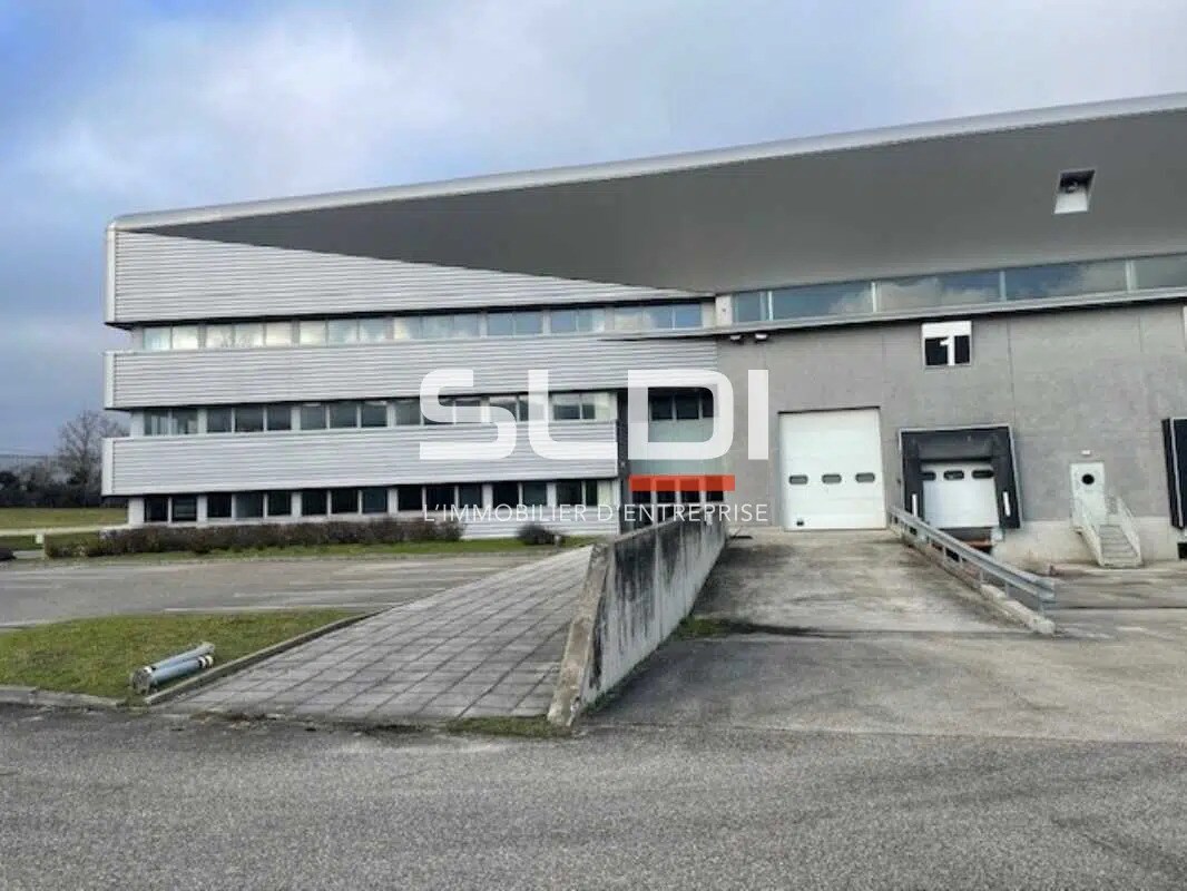 Industriel/Logistique dans Saint-Quentin-Fallavier à louer Photo de l’immeuble– Image 1 sur 12