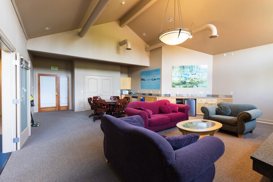 360 Knechtel Way NE, Bainbridge Island, WA à vendre - Photo de l’immeuble – Image 3 sur 25