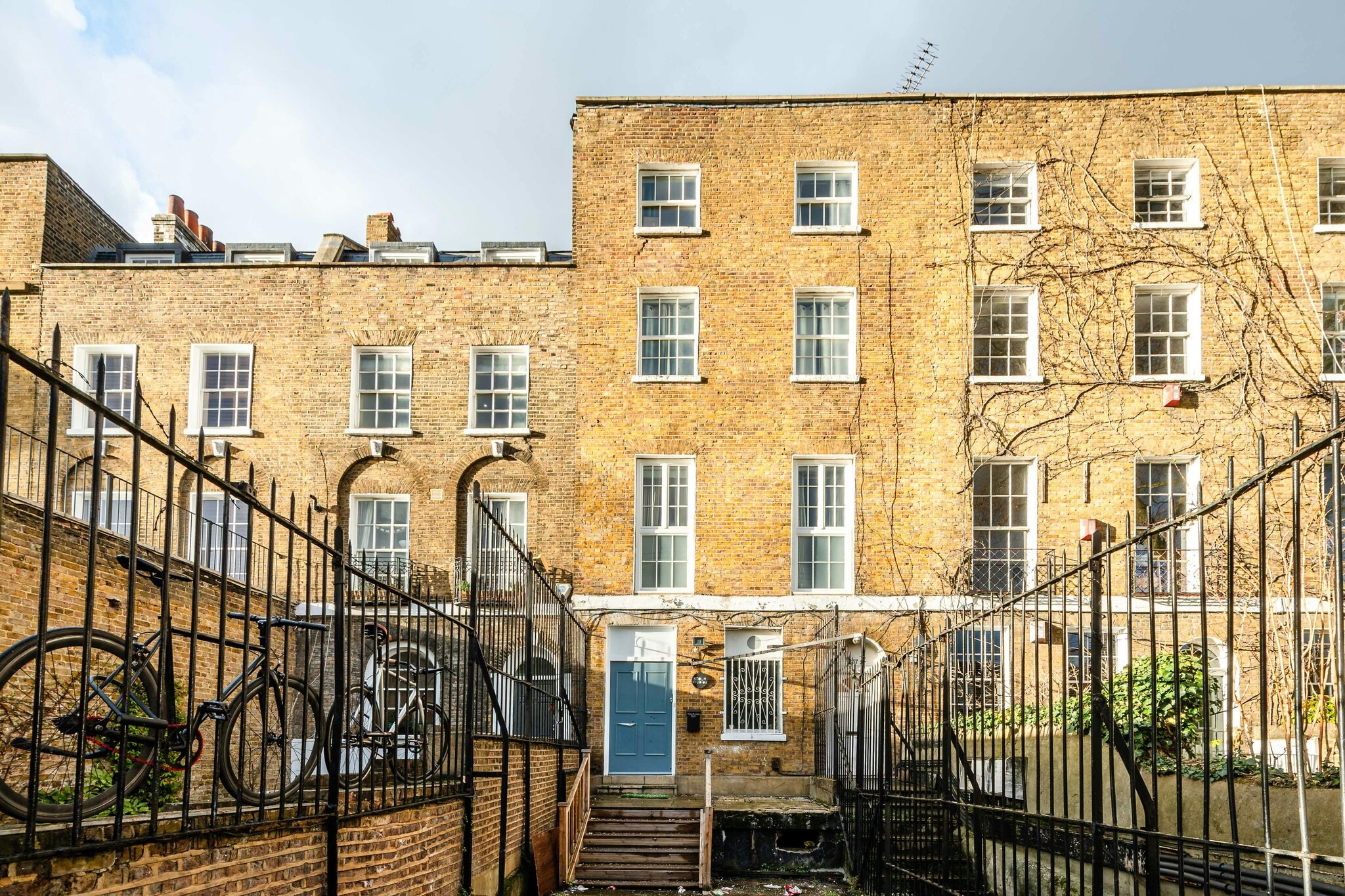 237 Hackney Rd, Londres à louer Photo de l’immeuble– Image 1 sur 4