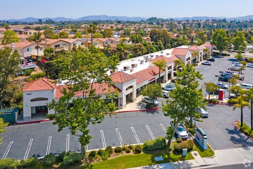 1580 S Melrose Dr, Vista, CA à louer - Photo de l’immeuble – Image 1 sur 1