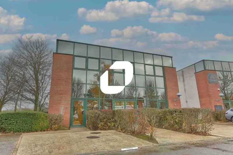 Bureau dans Évry-Courcouronnes à louer - Photo de l’immeuble – Image 2 sur 18