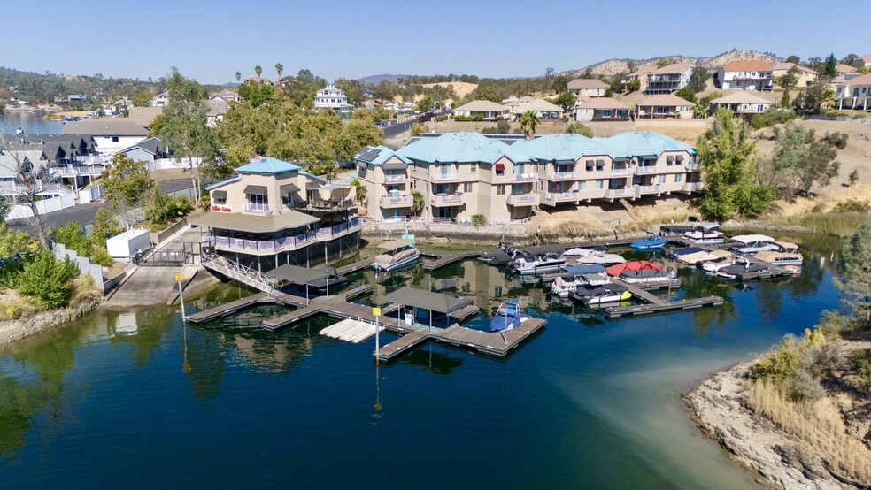 6603 Lake Tulloch Pl, Copperopolis, CA à vendre - Photo principale – Image 1 sur 22