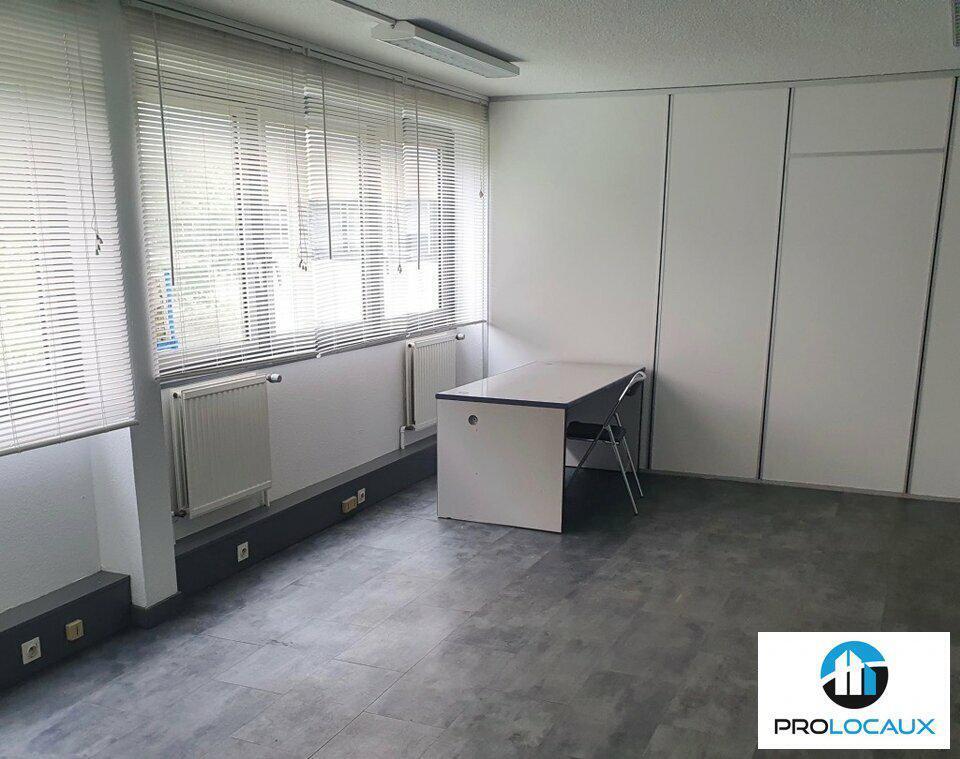 Bureau dans SAINT EGREVE à louer Photo de l’immeuble– Image 1 sur 9