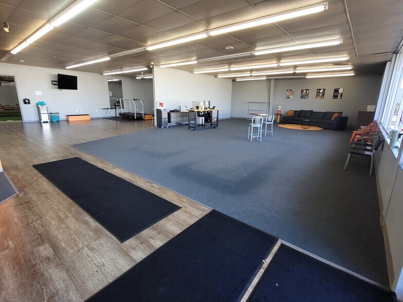 1414 Interstate Loop, Bismarck, ND à louer - Photo de l’immeuble – Image 2 sur 8