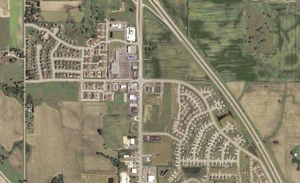 830 N Wisconsin St, Elkhorn, WI à vendre - Photo de l’immeuble – Image 2 sur 6