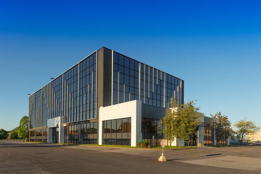 6300 Av Auteuil, Brossard, QC à louer - Photo de l’immeuble – Image 3 sur 3