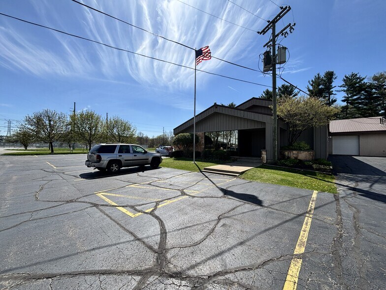 1500 W Hively Ave, Elkhart, IN à louer - Photo de l’immeuble – Image 2 sur 9