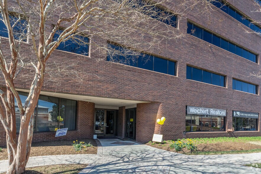 1760 Reston Pky, Reston, VA à louer - Photo de l’immeuble – Image 3 sur 6