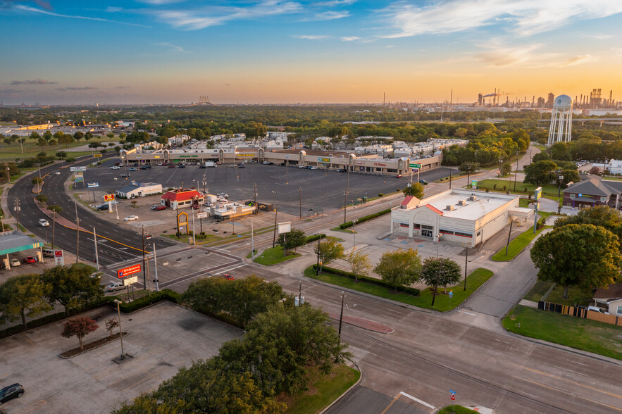 2001 Garth Rd, Baytown, TX à louer - Photo de l’immeuble – Image 1 sur 18