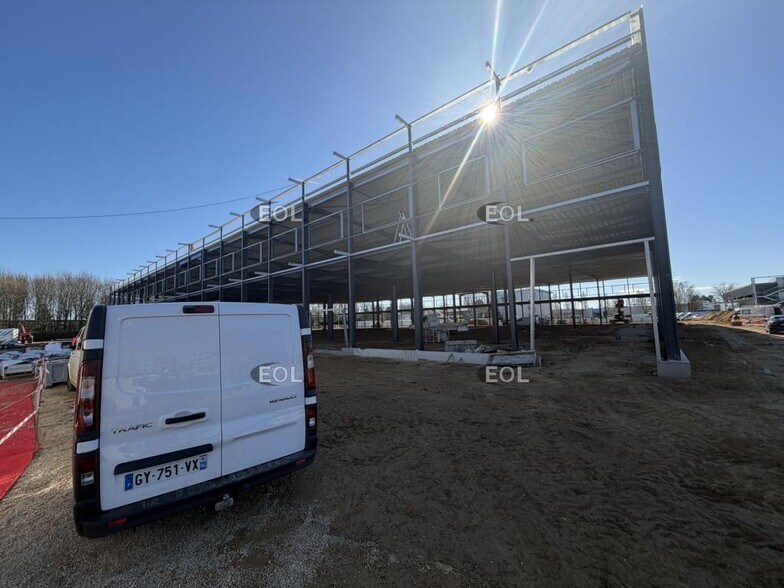 Local d’activités dans Villejust à louer - Photo de la construction – Image 2 sur 2