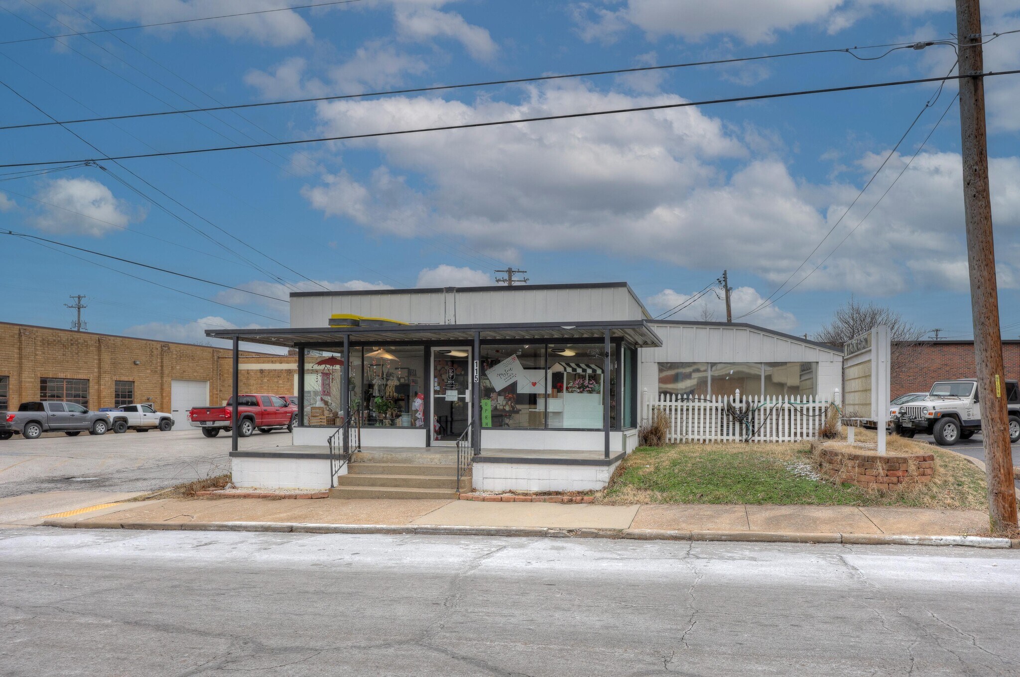 115 N College St, Neosho, MO à vendre Photo de l’immeuble– Image 1 sur 20