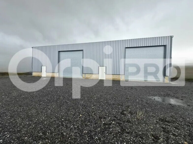 Local d’activités dans Isles-sur-Suippe à louer - Photo de l’immeuble – Image 1 sur 5