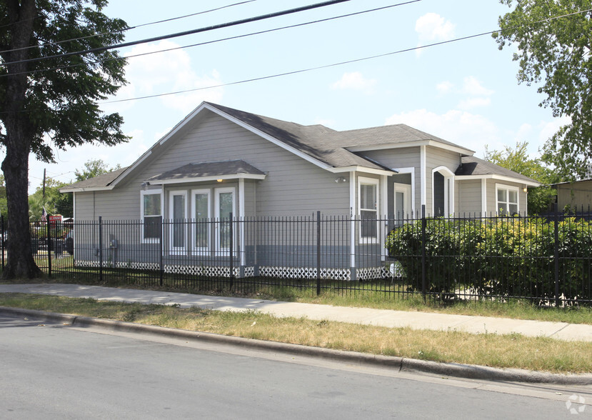 910 E Cesar Chavez St, Austin, TX à louer - Photo de l’immeuble – Image 3 sur 22