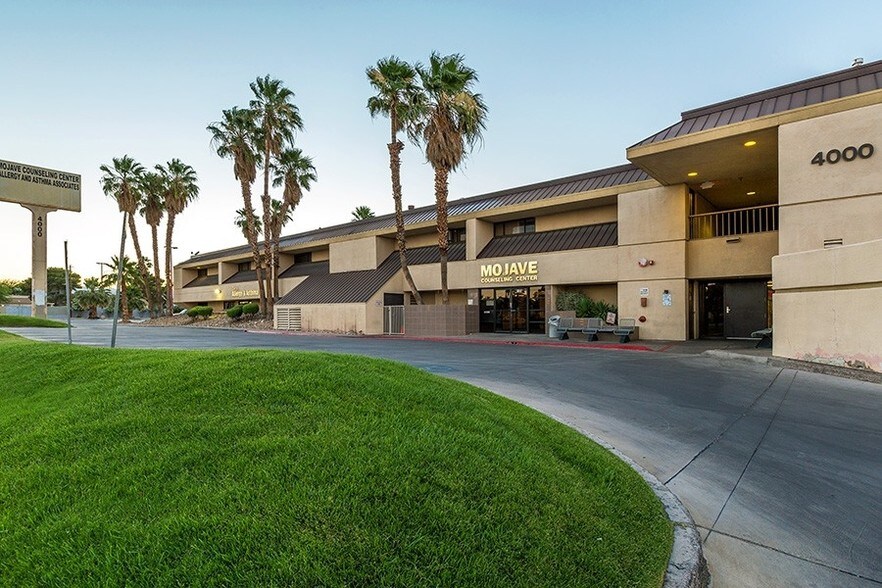 4000 E Charleston Blvd, Las Vegas, NV à louer - Photo de l’immeuble – Image 3 sur 14