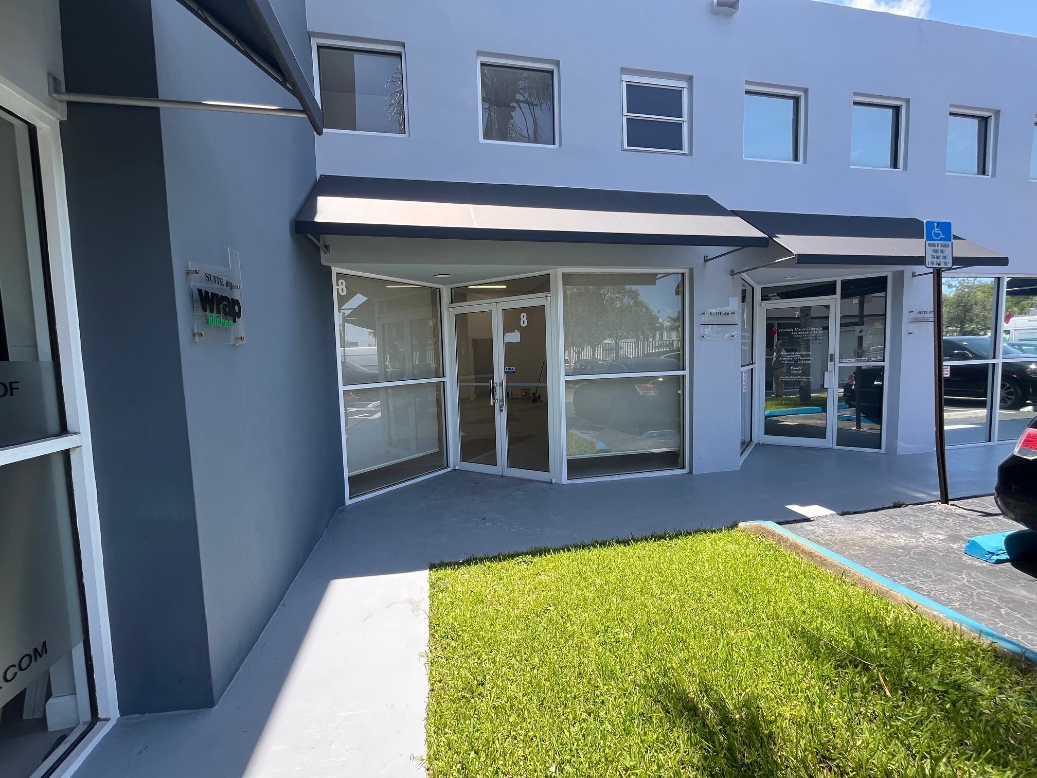 1249 Stirling Rd, Dania Beach, FL à louer Photo de l’immeuble– Image 1 sur 13