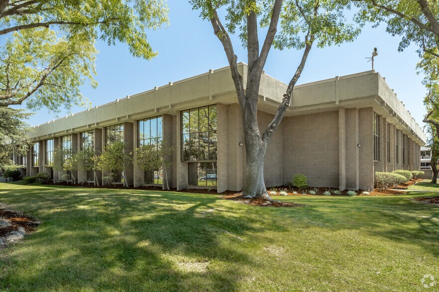2000 Evergreen St, Sacramento, CA à louer - Photo de l’immeuble – Image 2 sur 19