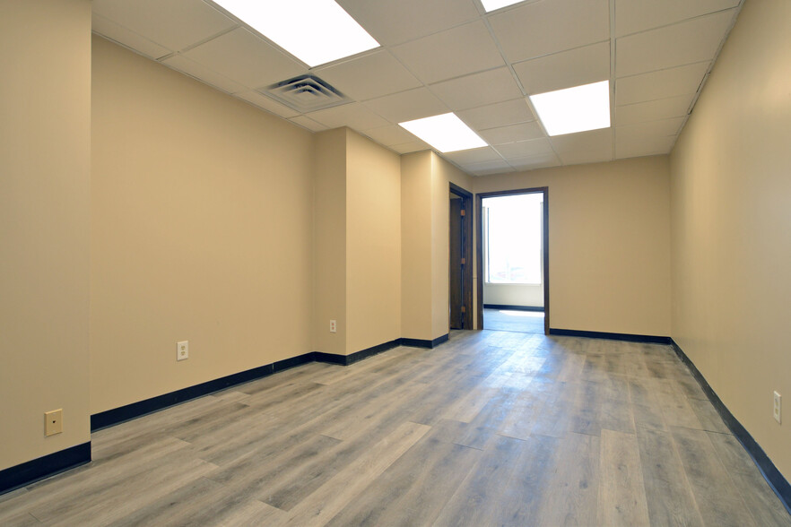 1068 S Lake St, Forest Lake, MN à louer - Photo intérieure – Image 3 sur 14