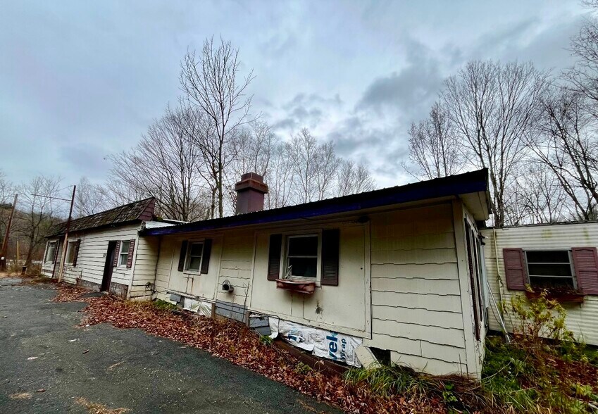 830 County Route 49, Argyle, NY à vendre - Photo de l’immeuble – Image 2 sur 10
