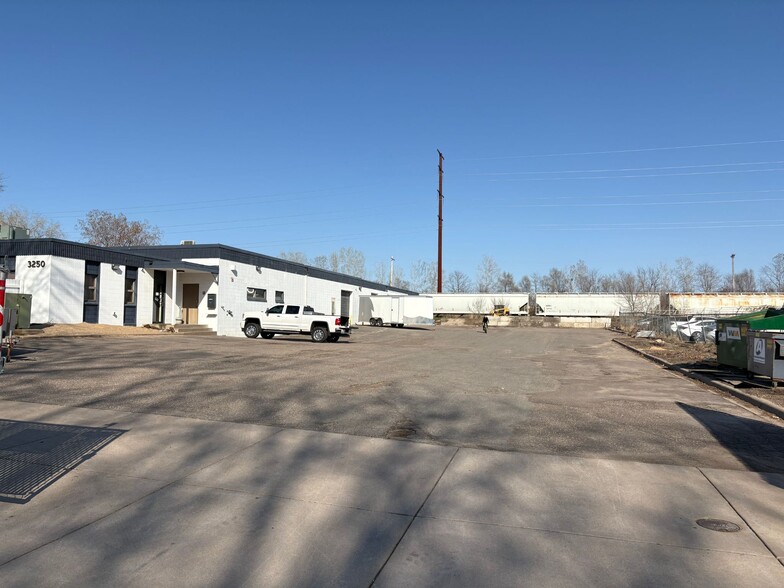 3250 Fanum Rd, Vadnais Heights, MN à louer - Photo de l’immeuble – Image 2 sur 7