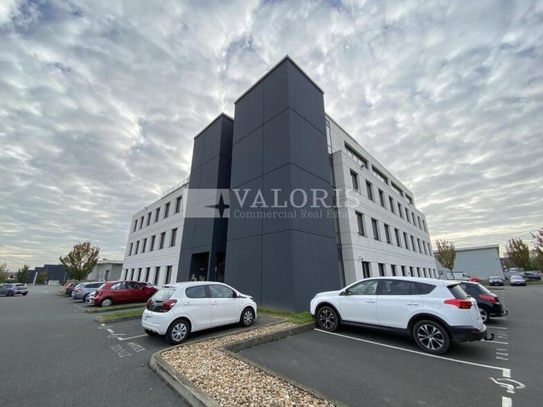 588 Boulevard Albert Camus, Villefranche-sur-Saône à louer - Photo de l’immeuble – Image 1 sur 6