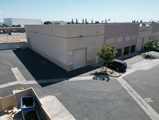 Plus de détails pour 4300-4308 Resnik Ct, Bakersfield, CA - Industriel/Logistique à louer