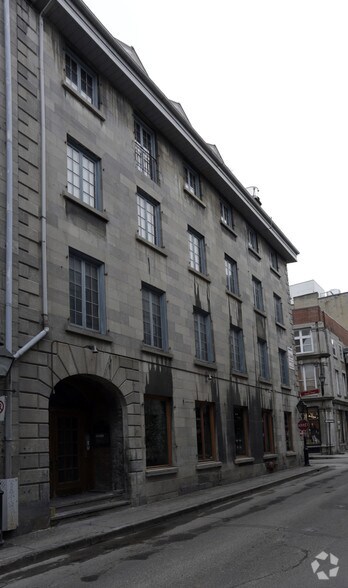 356-360 Rue Saint-François-Xavier, Montréal, QC à louer - Photo de l’immeuble – Image 2 sur 19