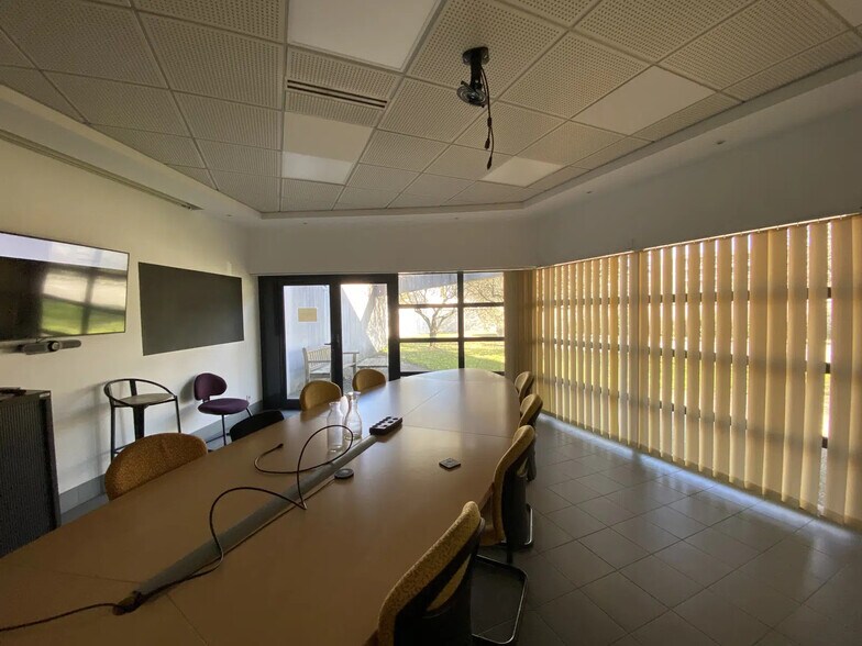 Local d'activités dans Orange à vendre - Photo de l’immeuble – Image 3 sur 11