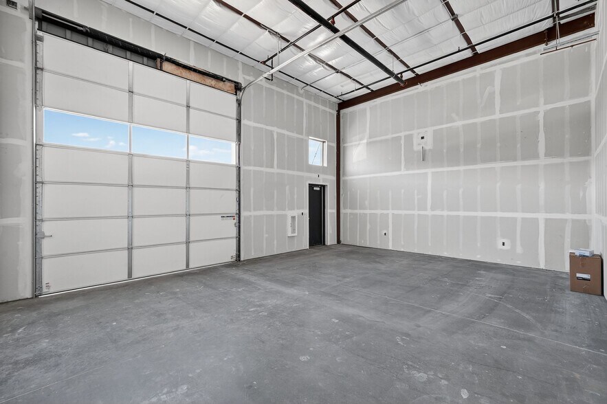 7915 Glen Harbor Blvd, Glendale, AZ à louer - Photo de l’immeuble – Image 2 sur 17