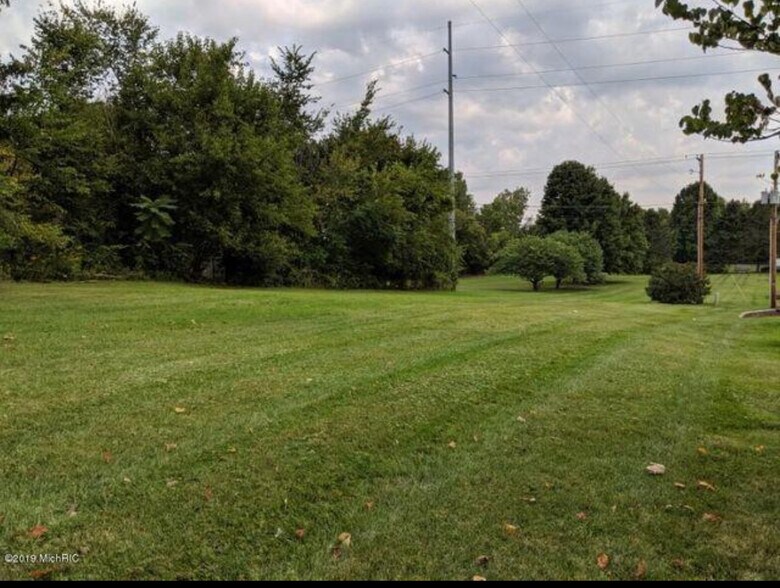 1025 E Front St, Buchanan, MI à vendre - Photo de l’immeuble – Image 2 sur 5