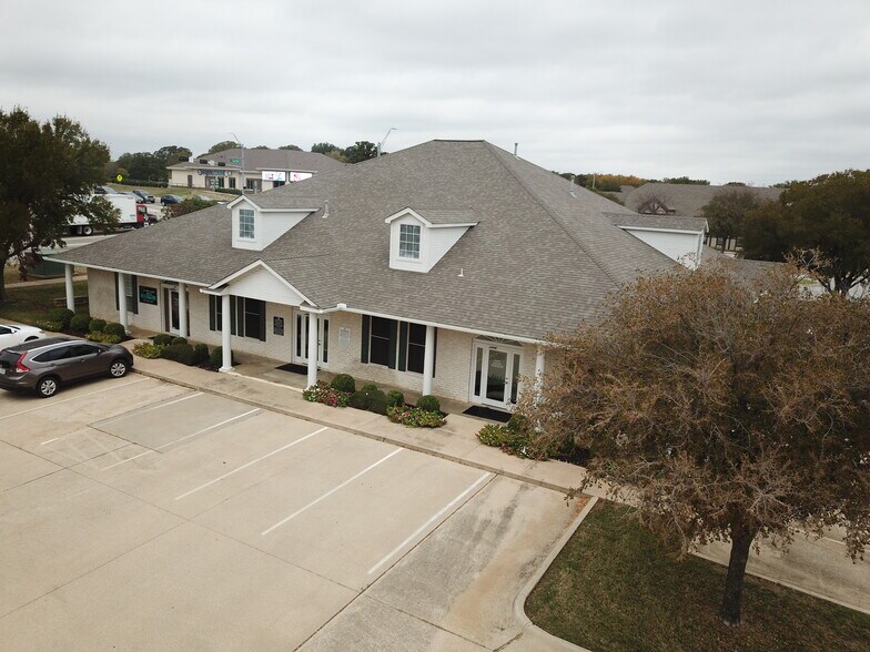 3201 Teasley Ln, Denton, TX à louer - Photo de l’immeuble – Image 2 sur 6