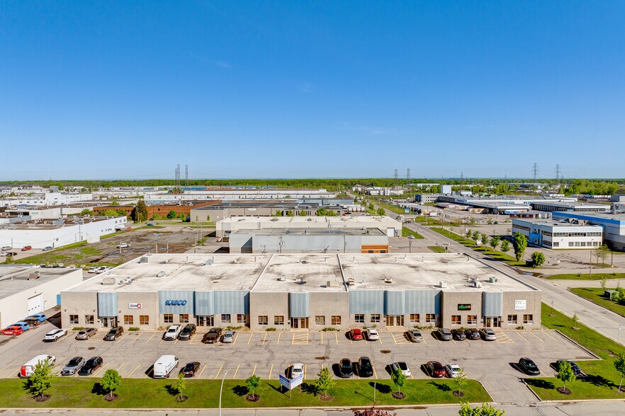 901-937 Rue Michelin, Laval, QC à louer - Photo de l’immeuble – Image 3 sur 8