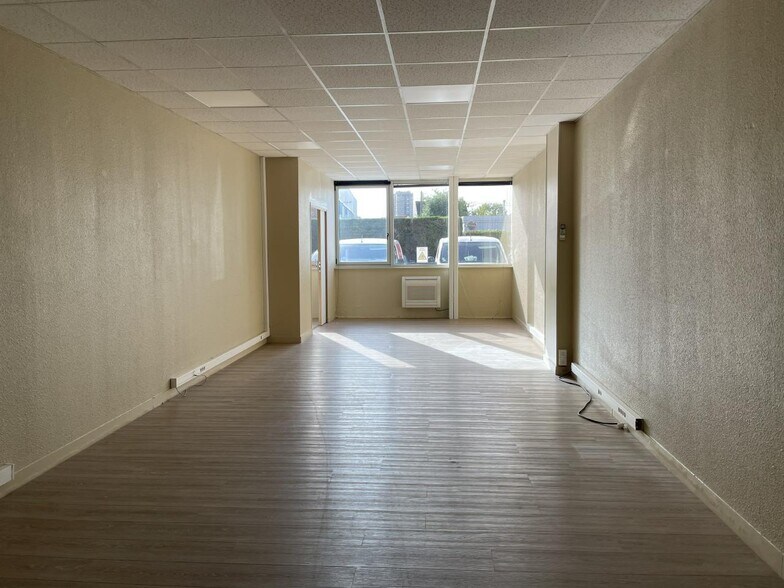 Local d'activités dans Le Plessis-Bouchard à vendre - Photo intérieure – Image 2 sur 16