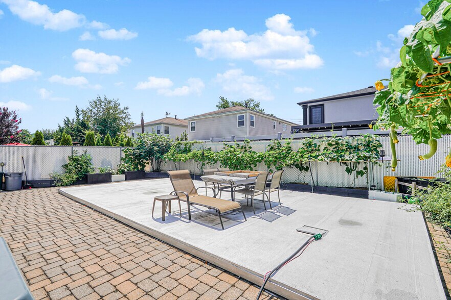 87 Amsterdam Ave, Staten Island, NY à vendre - Photo de l’immeuble – Image 3 sur 3