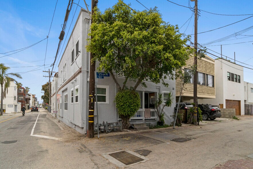 12-12.5 25th Pl - 8 Units portefeuille de 2 biens à vendre sur LoopNet.fr - Photo de l’immeuble – Image 2 sur 33