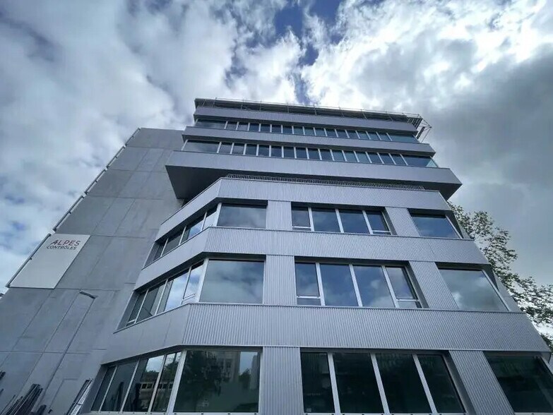 Bureau dans Bruges à louer - Photo de l’immeuble – Image 2 sur 17