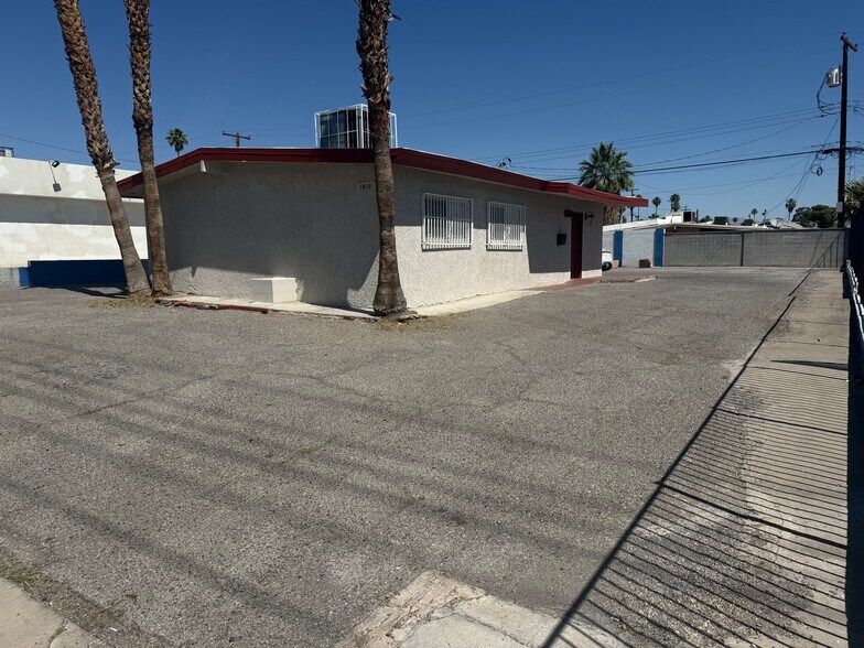 1610 E Sahara Ave, Las Vegas, NV à vendre - Photo de l’immeuble – Image 3 sur 18