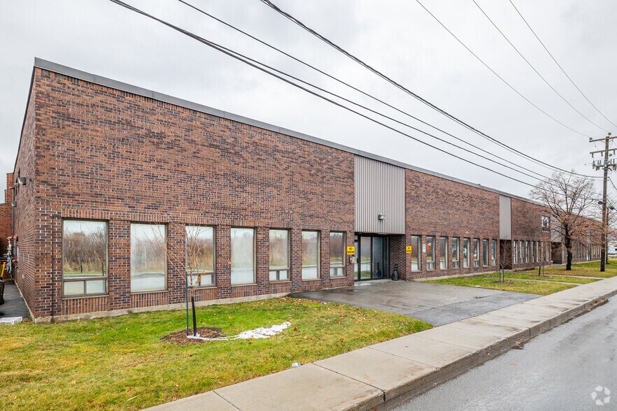 10300 Av Ryan, Dorval, QC à louer - Photo principale – Image 1 sur 3