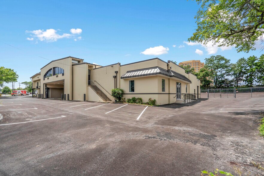 2355 Lewis Ave, Rockville, MD à louer - Photo de l’immeuble – Image 2 sur 21