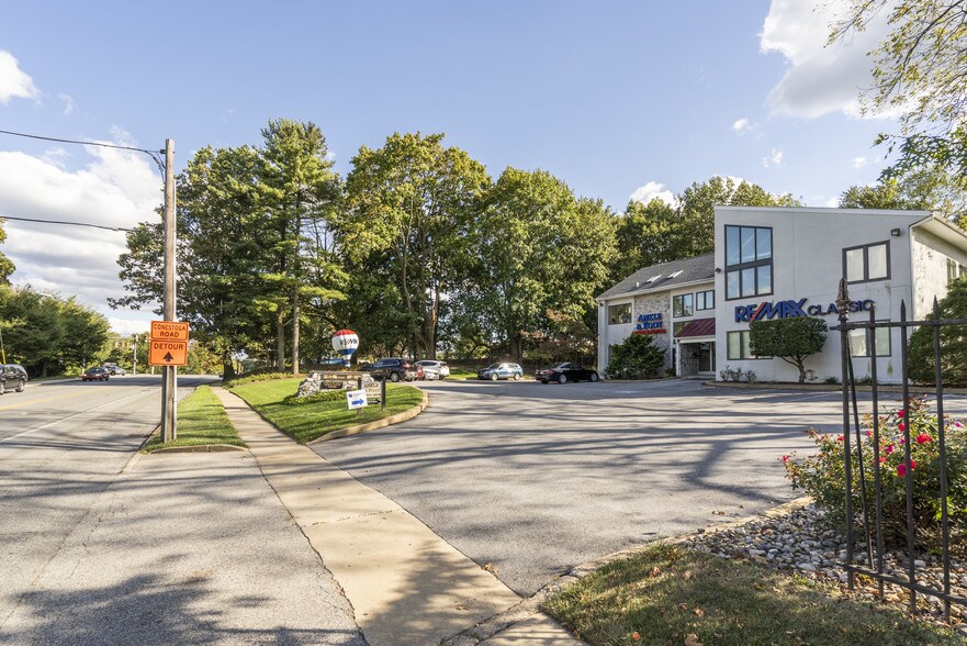528 E Lancaster Ave, Wayne, PA à louer - Photo de l’immeuble – Image 3 sur 9