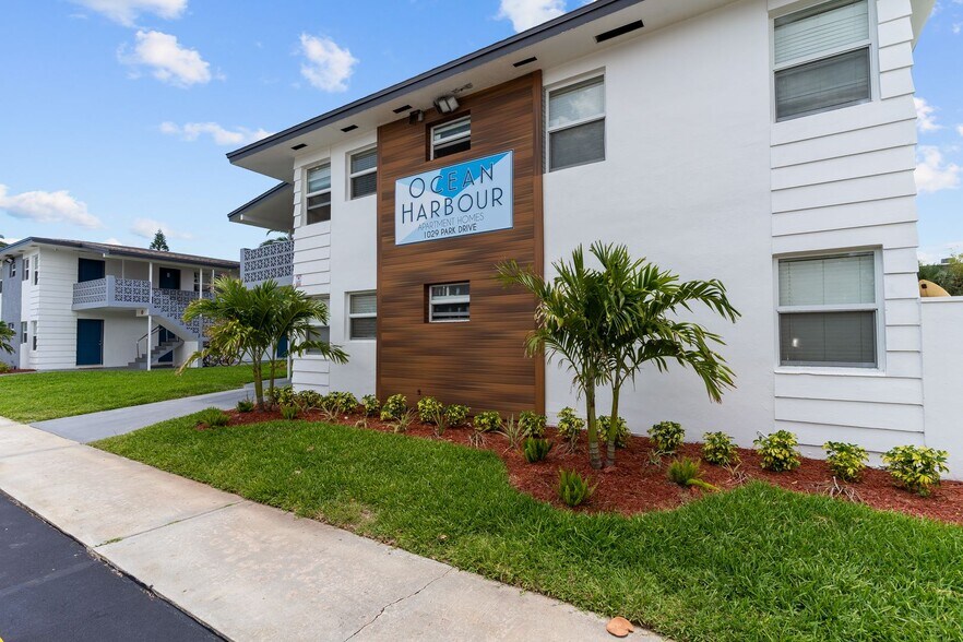 1024 Park Dr, Indian Harbour Beach, FL à vendre - Photo de l’immeuble – Image 2 sur 21