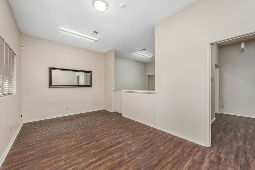 1803 Greenfield Plz, Bryan, TX à vendre - Photo intérieure – Image 3 sur 11
