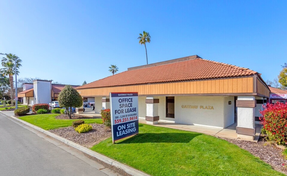 1981 N Gateway Blvd, Fresno, CA à louer - Photo de l’immeuble – Image 1 sur 12