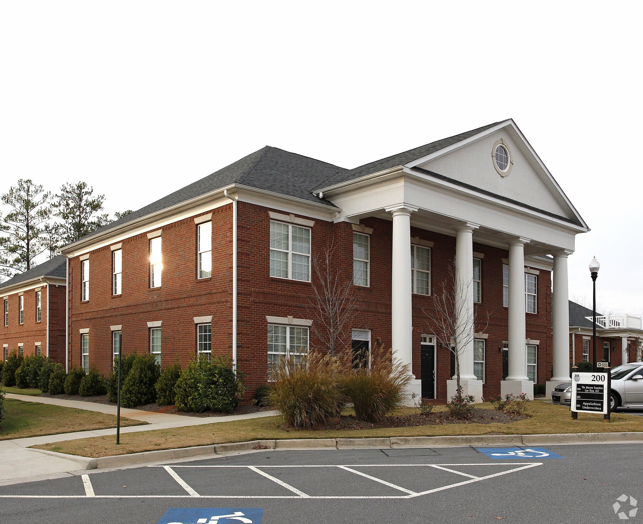 3440 Blue Springs Rd, Kennesaw, GA à louer Photo principale– Image 1 sur 19
