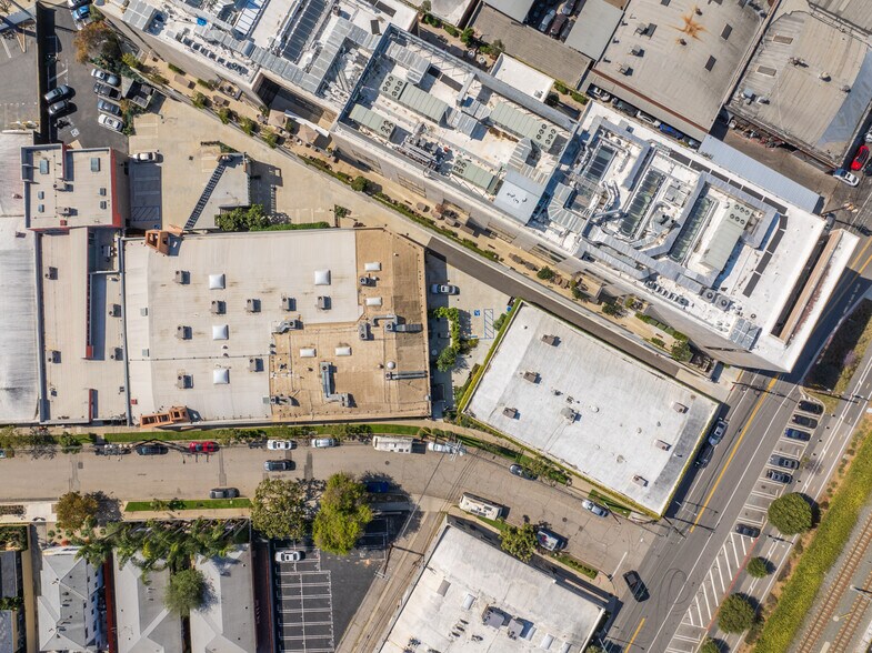 2223-2229 S Carmelina Ave, Los Angeles, CA à louer - Photo de l’immeuble – Image 2 sur 16