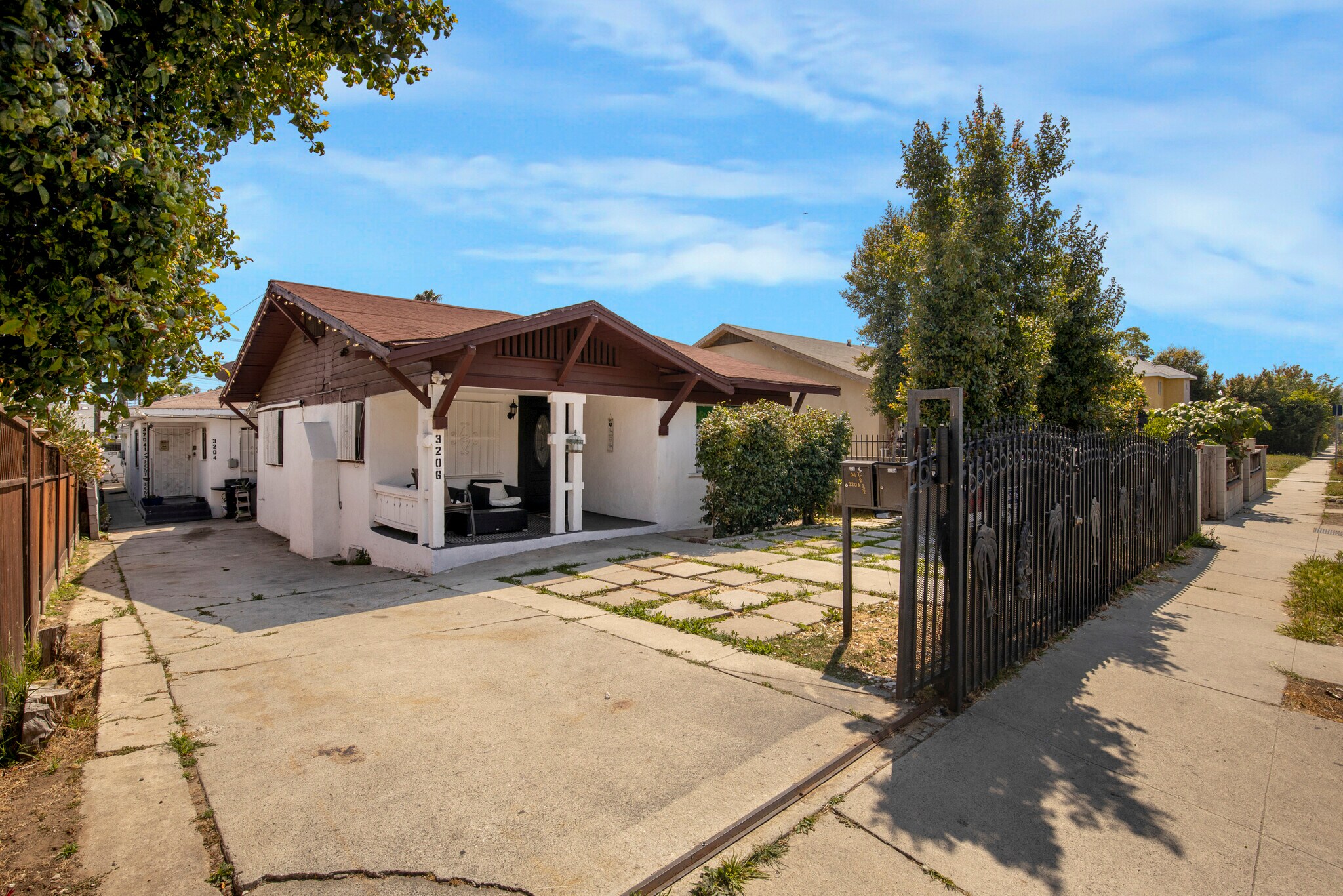 3206 W 27th St, Los Angeles, CA à vendre Photo de l’immeuble– Image 1 sur 88