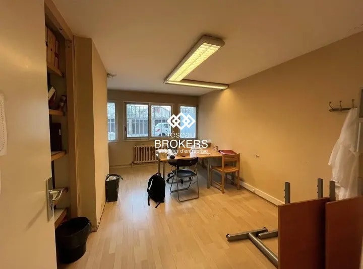 Local commercial dans Grenoble à louer - Photo de l’immeuble – Image 3 sur 8