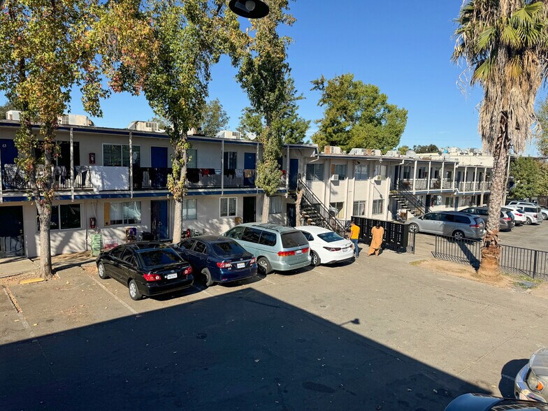 695 Plaza Ave, Sacramento, CA à vendre - Photo de l’immeuble – Image 3 sur 21
