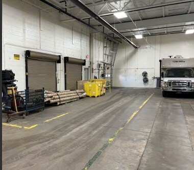 1045 Hickory St, Pewaukee, WI à louer - Photo intérieure – Image 2 sur 12